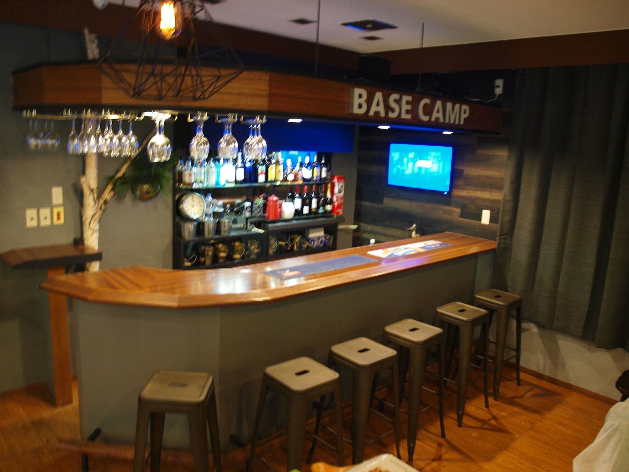 Base Camp The Lodge Миоко Екстериор снимка