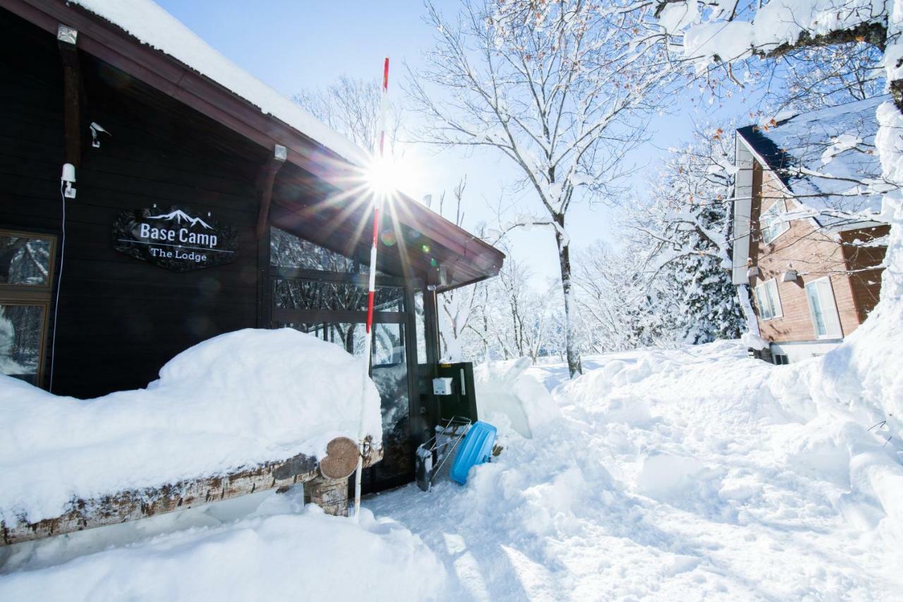 Base Camp The Lodge Миоко Екстериор снимка